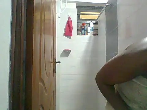 Oliviia  online show from November 1, 2025, 10:06 am