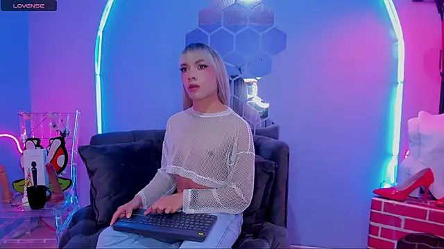 Megan Do Santos online show from January 6, 2025, 7:56 pm