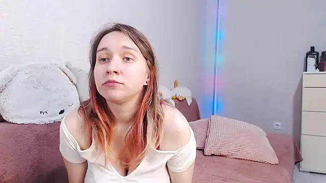 lovely hayley online show from June 15, 2026, 8:22 pm