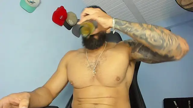 Snapshot of _Poseidon1_ chatting on October 17, 2025, 4:37 am Poseidon1 online show from October 17, 2025, 4:37 am