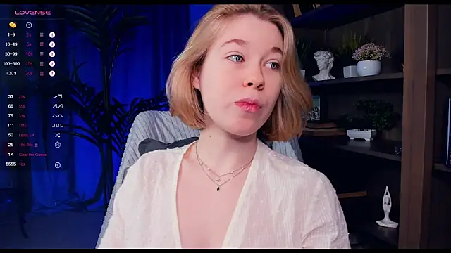 PollyHathor online show from December 18, 2024, 9:29 pm