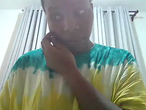Snapshot of Queen_loveer chatting on July 1, 2026, 10:09 pm Queen loveer online show from July 1, 2026, 10:09 pm