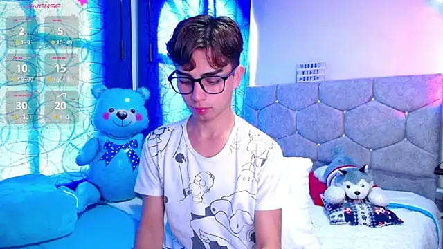 OwenBluee online show from December 11, 2024, 6:20 pm