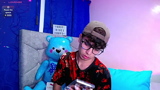 OwenBluee online show from December 29, 2024, 4:48 am