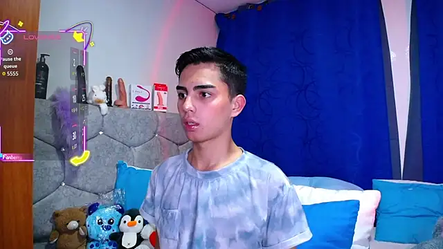 Snapshot of OwenBluee chatting on September 25, 2025, 10:57 pm OwenBluee online show from September 25, 2025, 10:57 pm