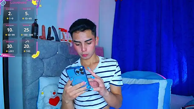 Snapshot of OwenBluee chatting on October 20, 2025, 6:14 am OwenBluee online show from October 20, 2025, 6:14 am