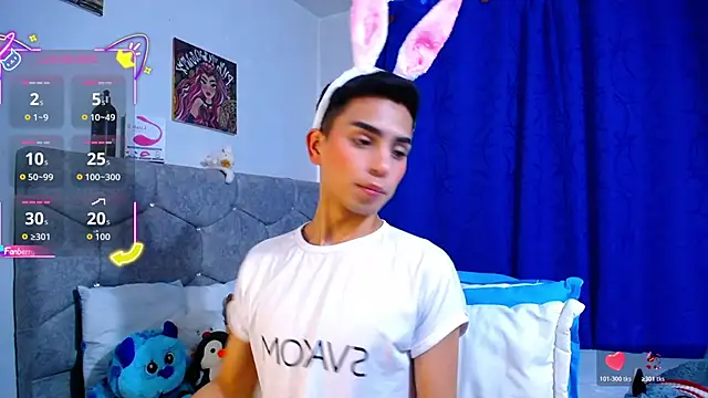 Snapshot of OwenBluee chatting on October 28, 2025, 6:43 pm OwenBluee online show from October 28, 2025, 6:43 pm