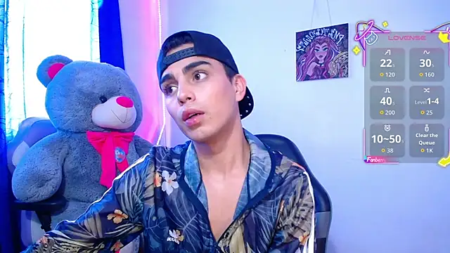 OwenBluee online show from May 4, 2026, 7:32 pm