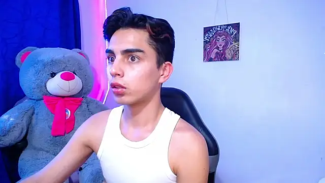 OwenBluee online show from May 6, 2026, 9:31 pm