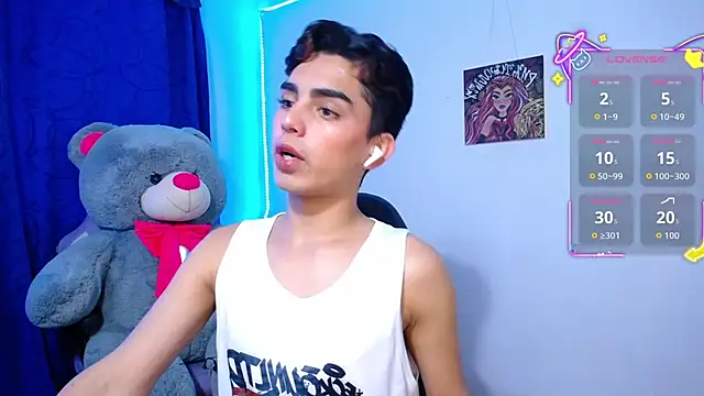 OwenBluee online show from May 8, 2026, 5:07 pm
