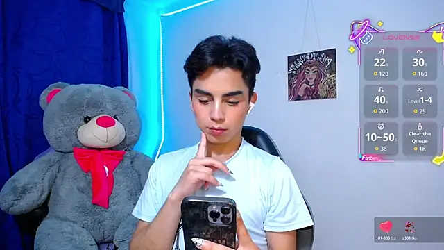 OwenBluee online show from May 11, 2026, 5:35 am
