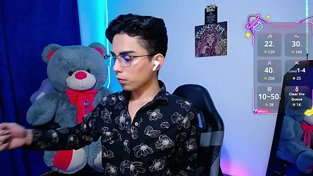 OwenBluee online show from June 16, 2026, 12:24 am