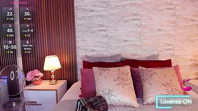 AndreaPink2024 online show from October 13, 2025, 1:11 pm