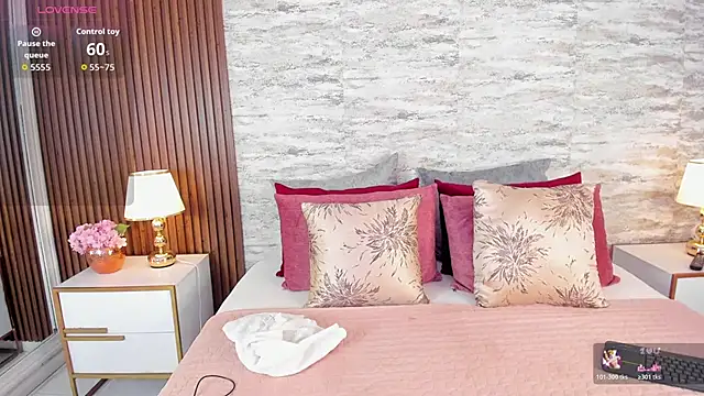 AndreaPink2024 online show from October 29, 2025, 1:24 pm