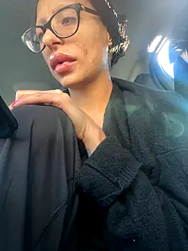 myloveforyouu online show from September 30, 2025, 1:05 pm