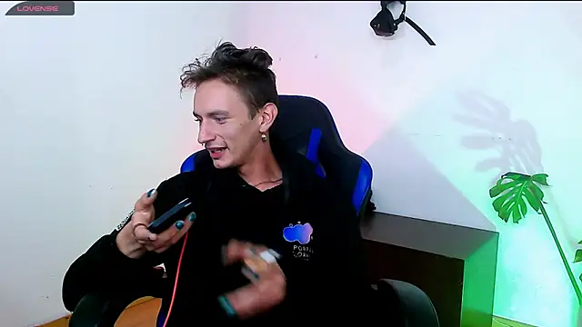 Dan Yagami online show from October 16, 2025, 2:34 am