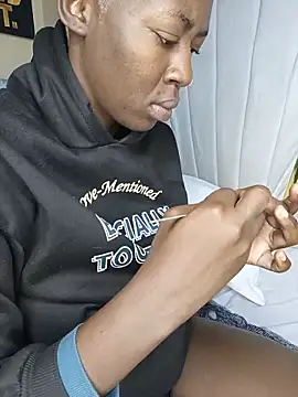 SquirtQueen16 online show from June 2, 2026, 9:33 am