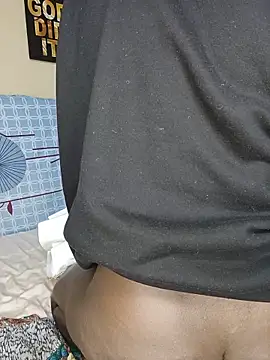 SquirtQueen16 online show from June 17, 2026, 10:10 pm