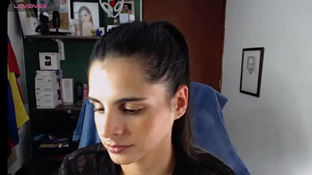 Snapshot of alma_violeta chatting on October 28, 2025, 9:17 pm alma violeta online show from October 28, 2025, 9:17 pm