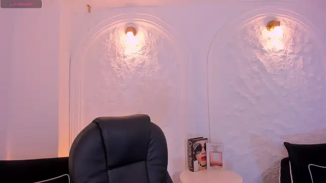 ValeriaRiveraX online show from March 23, 2026, 5:33 am