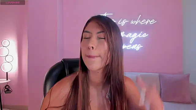 ArianaDumont online show from May 5, 2026, 11:18 am