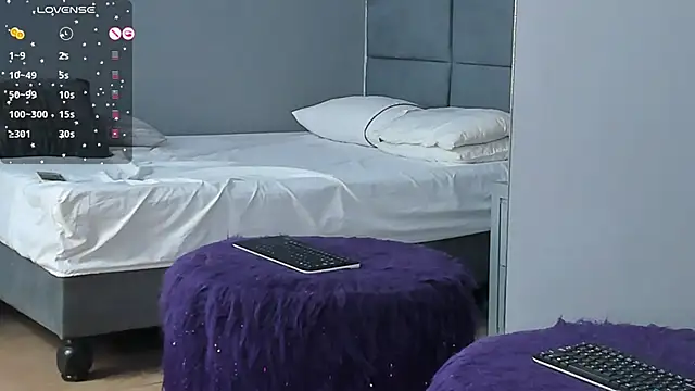 Salome Diaz  online show from January 2, 2025, 4:56 pm