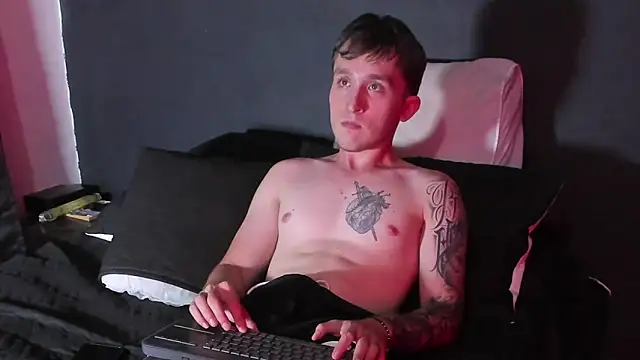 Snapshot of Dylanwhite23_ chatting on September 25, 2025, 12:14 am Dylanwhite23  online show from September 25, 2025, 12:14 am