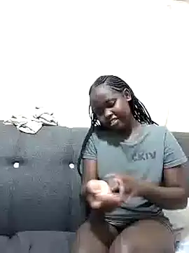 Sweetcecie01 online show from September 29, 2025, 8:24 pm