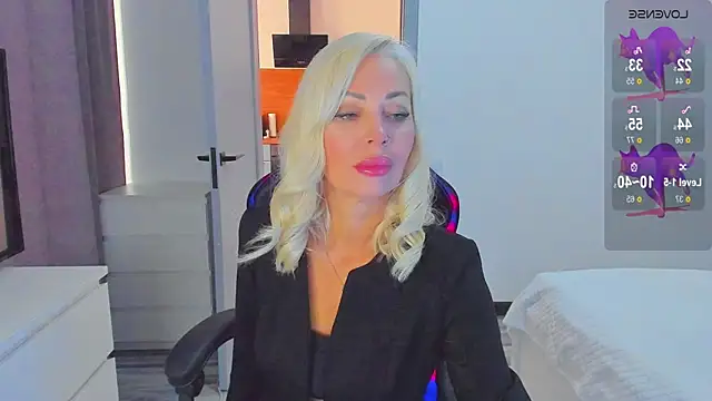 Snapshot of Miya_Kisss chatting on October 25, 2025, 9:06 am Miya Kisss online show from October 25, 2025, 9:06 am