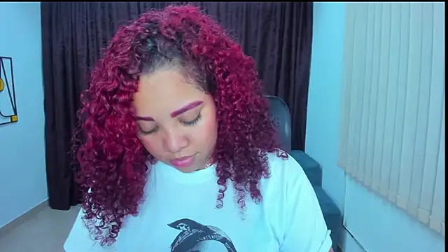 Snapshot of AngelaCoffee chatting on October 8, 2025, 10:18 pm AngelaCoffee online show from October 8, 2025, 10:18 pm