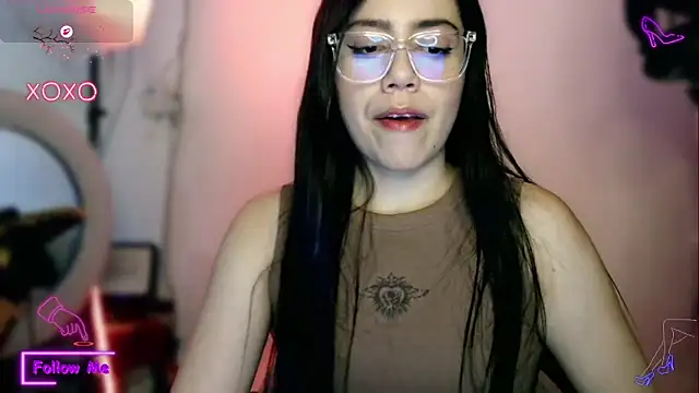 LauGrayJ online show from November 7, 2025, 9:26 pm