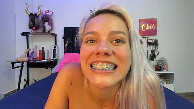 Snapshot of emmily_giraldo chatting on January 10, 2025, 5:34 pm emmily giraldo online show from January 10, 2025, 5:34 pm