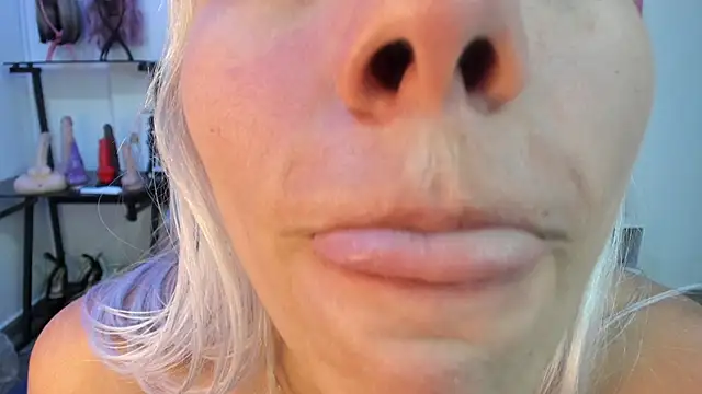 Snapshot of emmily_giraldo chatting on January 21, 2025, 5:51 pm emmily giraldo online show from January 21, 2025, 5:51 pm