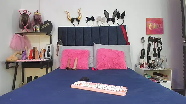 emmily giraldo online show from June 22, 2026, 1:41 pm