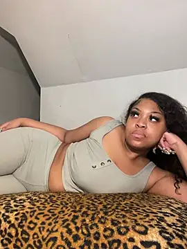 AUNYXXX online show from January 2, 2025, 1:17 am