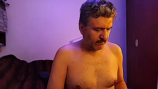 Snapshot of BushBator chatting on September 30, 2025, 6:35 pm BushBator online show from September 30, 2025, 6:35 pm