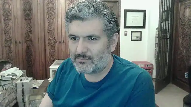 Snapshot of BushBator chatting on November 7, 2025, 12:32 am BushBator online show from November 7, 2025, 12:32 am