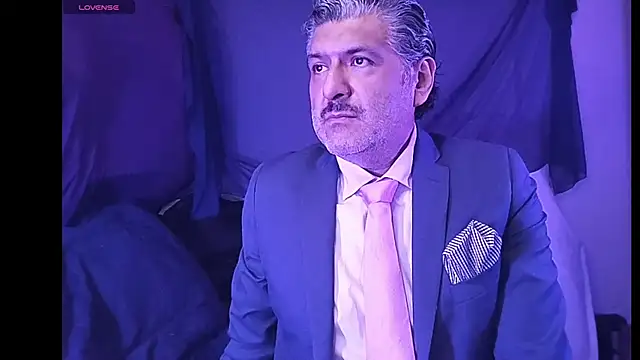 Snapshot of BushBator chatting on February 13, 2026, 8:10 am BushBator online show from February 13, 2026, 8:10 am