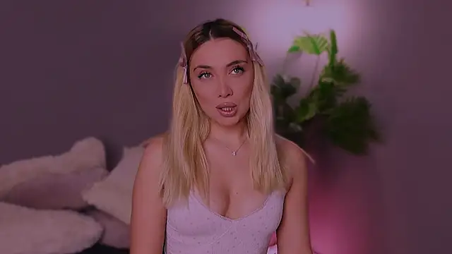 Jessielle online show from December 15, 2025, 7:34 am