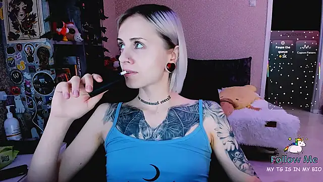 NaniMoore online show from December 13, 2025, 10:04 pm