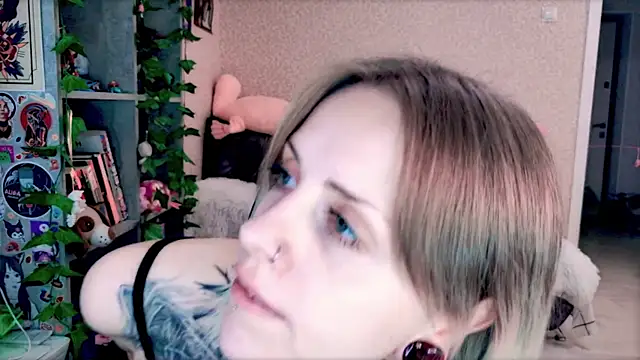 Snapshot of NaniMoore chatting on August 1, 2026, 7:57 pm NaniMoore online show from August 1, 2026, 7:57 pm