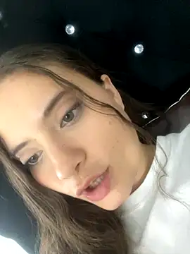 Snapshot of auroraa_sexy chatting on October 15, 2025, 5:35 pm auroraa sexy online show from October 15, 2025, 5:35 pm