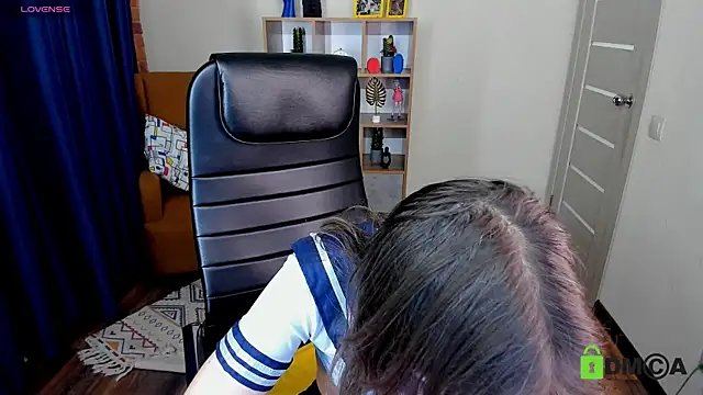 FrancescaCollins online show from February 5, 2026, 4:44 pm