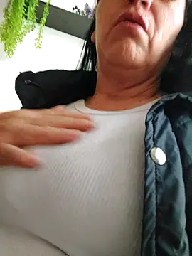 clarita 01 online show from September 26, 2025, 1:37 pm