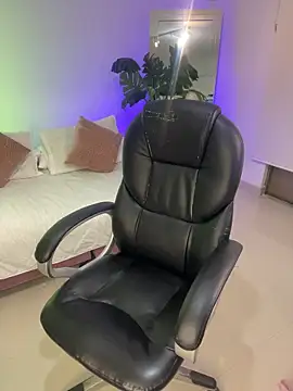 JANYLOVE   online show from May 6, 2026, 10:53 am