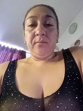 Snapshot of kitty_84 chatting on December 7, 2024, 11:29 am kitty 84 online show from December 7, 2024, 11:29 am