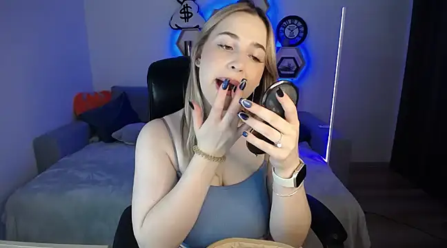Snapshot of SabrinViolet chatting on December 6, 2024, 9:10 am SabrinViolet online show from December 6, 2024, 9:10 am