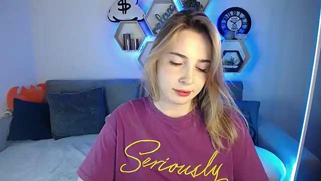 Snapshot of SabrinViolet chatting on December 22, 2024, 12:16 pm SabrinViolet online show from December 22, 2024, 12:16 pm