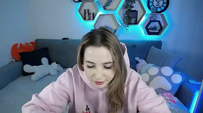 Snapshot of SabrinViolet chatting on February 7, 2025, 12:06 pm SabrinViolet online show from February 7, 2025, 12:06 pm