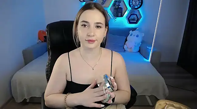 Snapshot of SabrinViolet chatting on February 11, 2025, 9:09 am SabrinViolet online show from February 11, 2025, 9:09 am